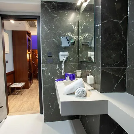 Solun فندق ترييستي